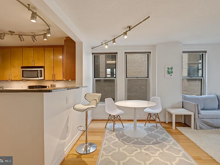 915 E St NW #1001 — Photo 4