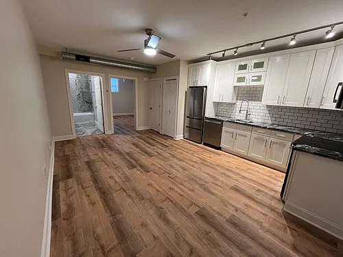 200 Amber St Photo 1