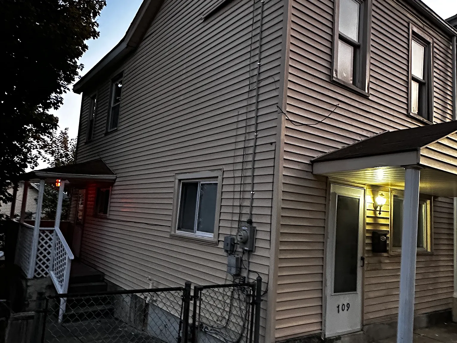 709 Fairview Ave — Photo 1