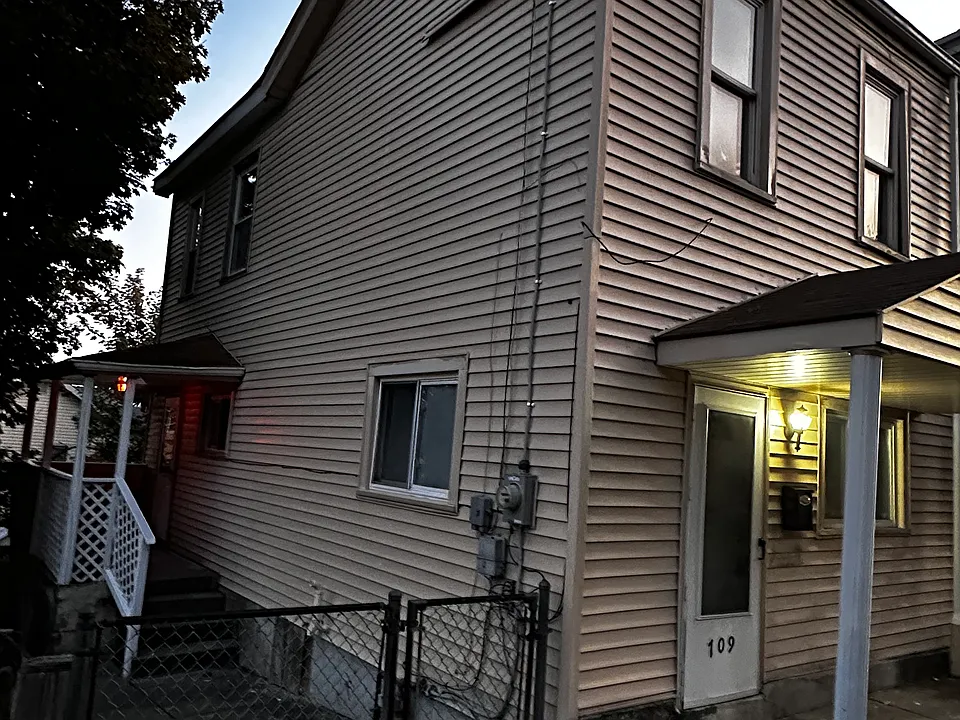 709 Fairview Ave