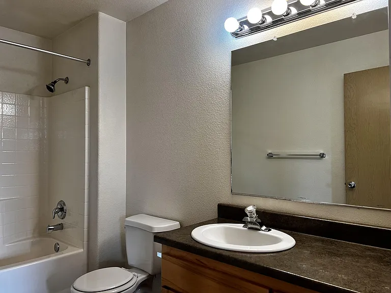 1660 Margo Ln #D — Photo 10