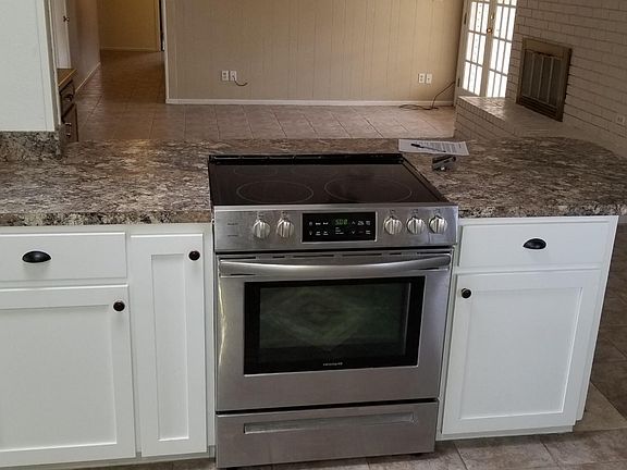 5th image of 100 W Clearfork Dr