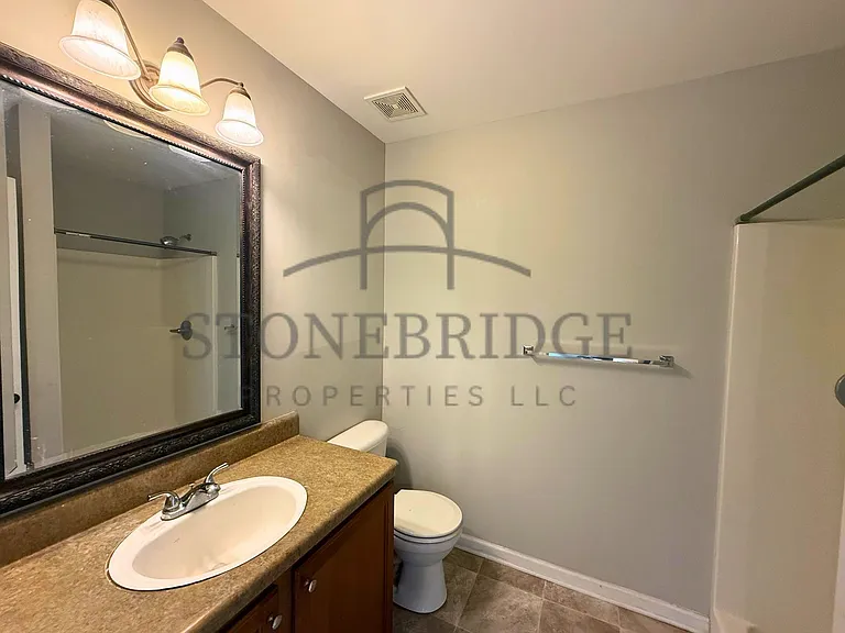 532 Castlebury Ln — Photo 7