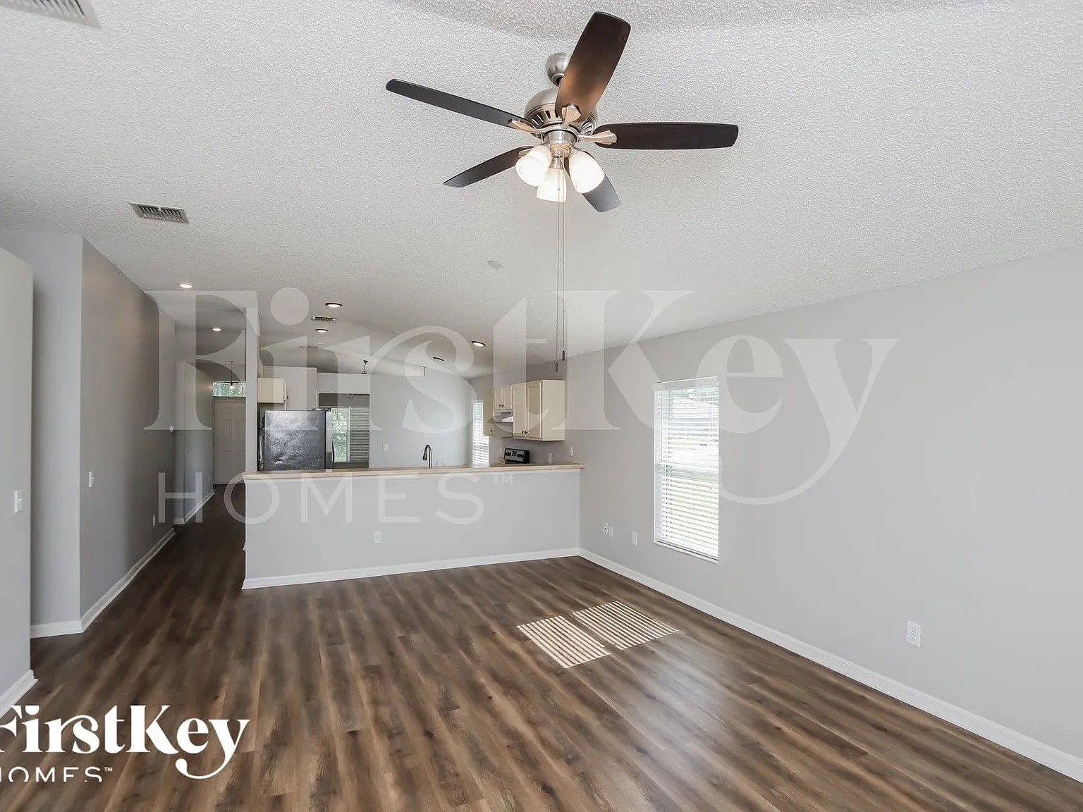3 bed, 2.0 bath, 1939 sqft, $2,190 — Photo 4