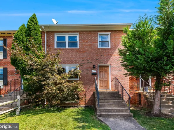 249 Meadows Ln NE, Leesburg, VA 20176
