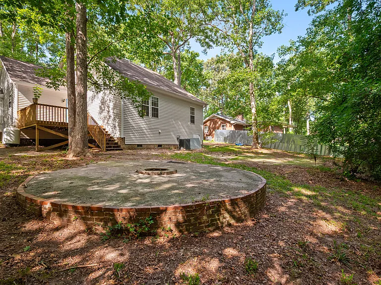 305 Dearing Dr — Photo 29