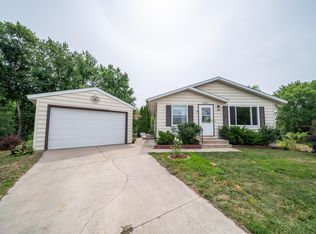2447 Parkview Ln SE, Rochester, MN 55904