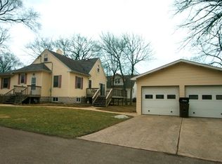 702 Olive St, Woodstock, IL 60098