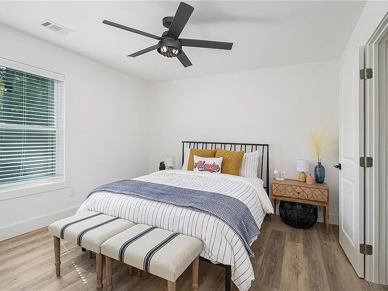 220 Birch St — Photo 16