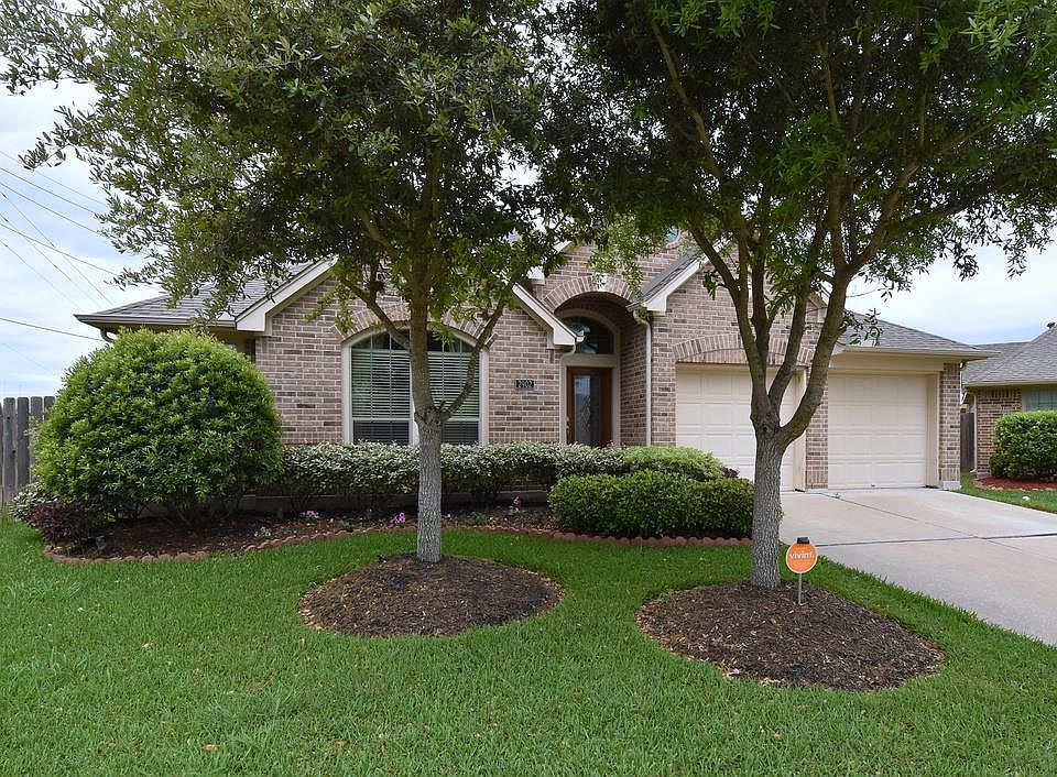 1st image of 2902 Village Brook Ln