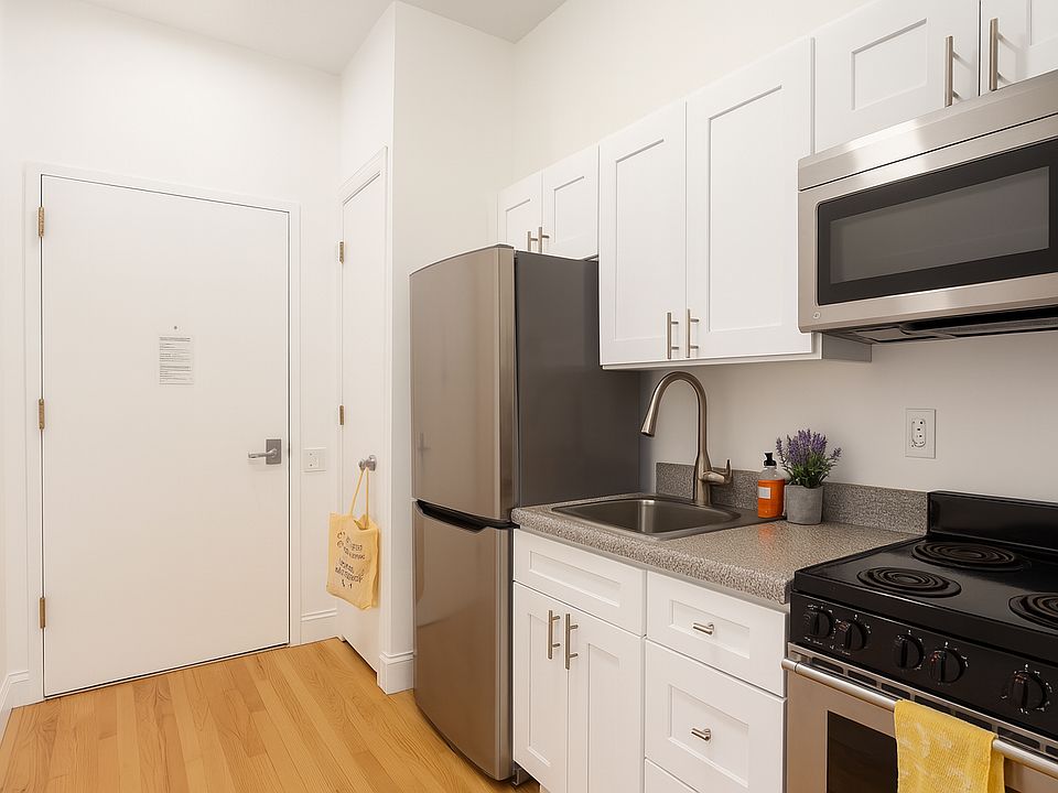 2nd image of 705 9th Ave #4R