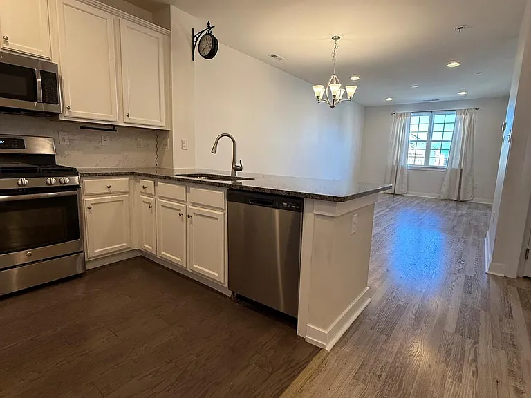 116 Konefal St #B — Photo 12