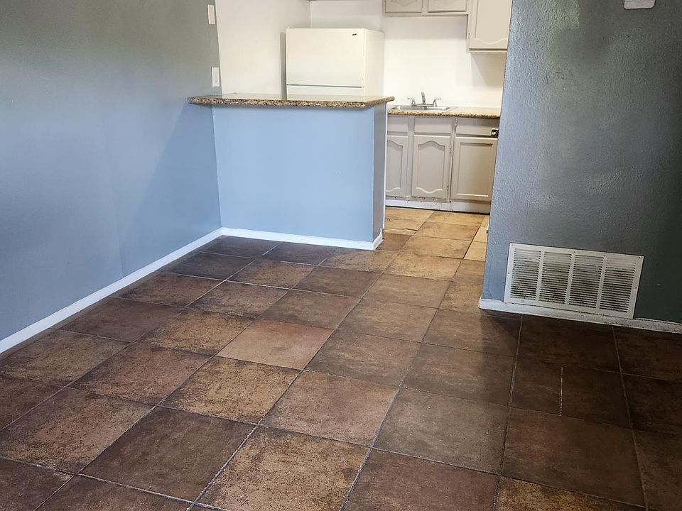 1st image of 3414 W Martin St #101