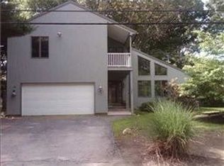 180 Indian Trl, Saunderstown, RI 02874