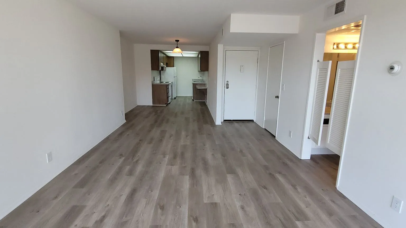 4513 Woodman Ave. — Photo 1