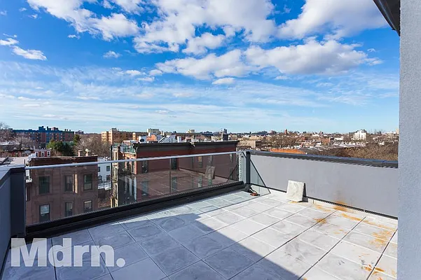 Rented by Mdrn Residential | media 32