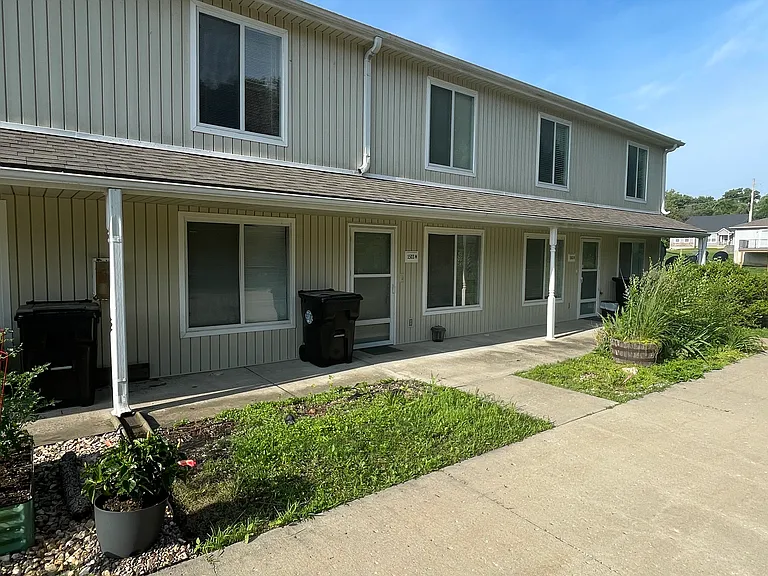 1503 Shagbark Ln #M — Photo 1