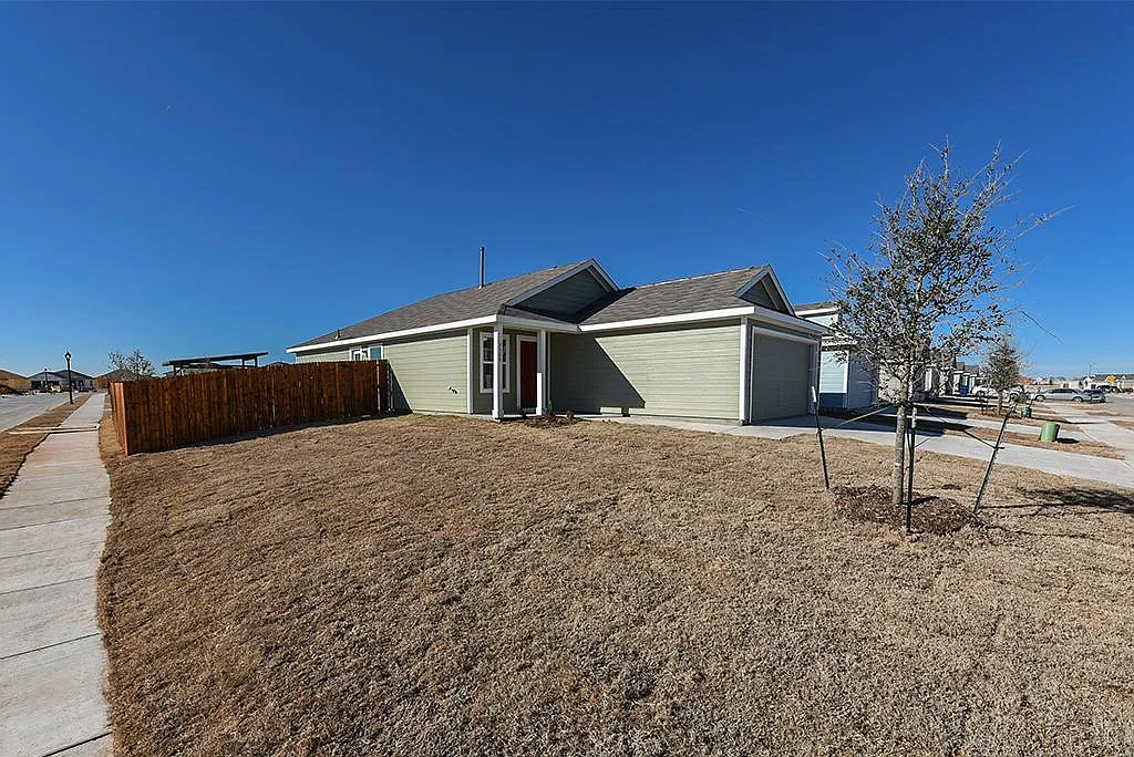 3 bed, 1261 sqft, $2,100 — Photo 3