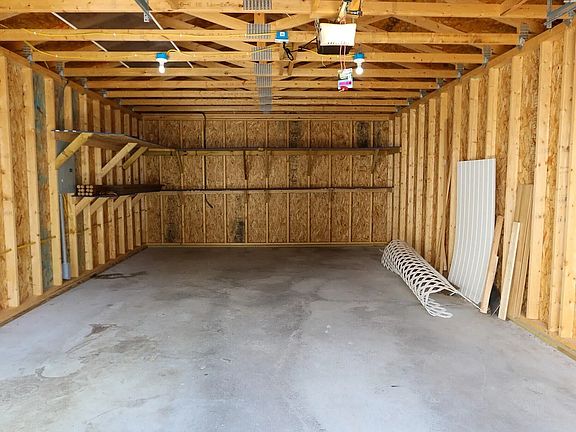 4th image of 8 Lincoln Ln