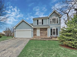6 Parkwood Ct, Streamwood, IL
