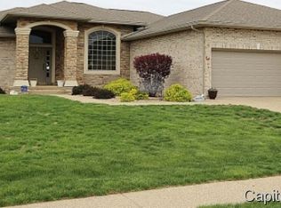 955 Nine Rock Rd, Sherman, IL 62684