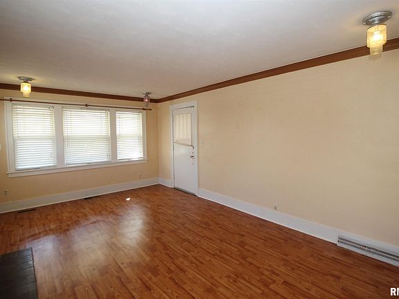 5th image of 727 W Virginia Ave