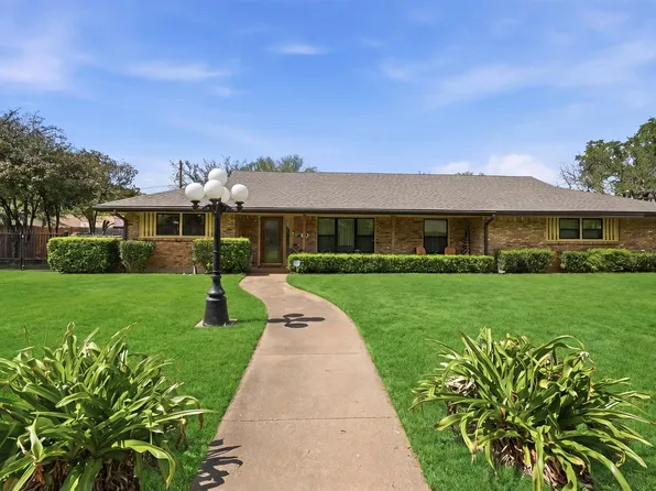 1226 Crestwood Dr, Cleburne, TX 76033