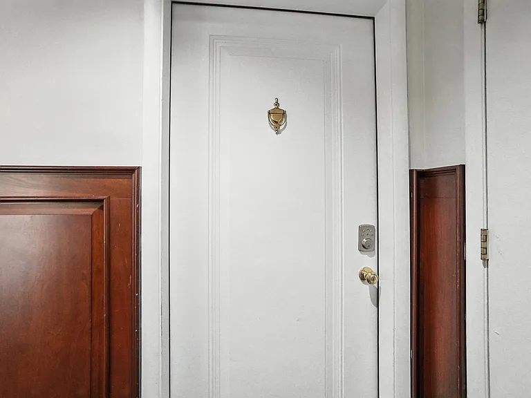 2270 Madison Rd #1B — Photo 6