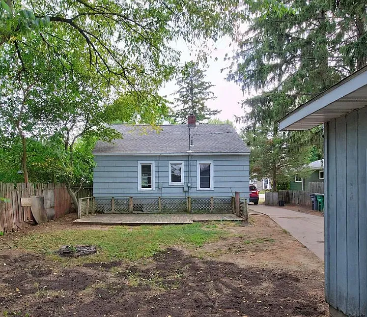 2 bed, 896 sqft, $975 — Photo 3