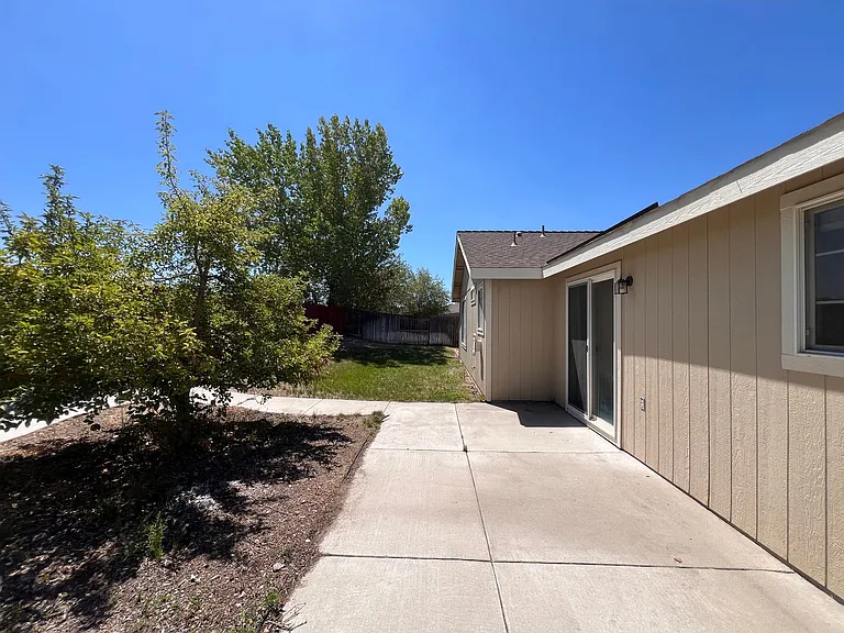 2628 Elizabeth Pkwy — Photo 36