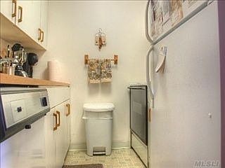 4th image of 100 Connetquot Ave APT 23