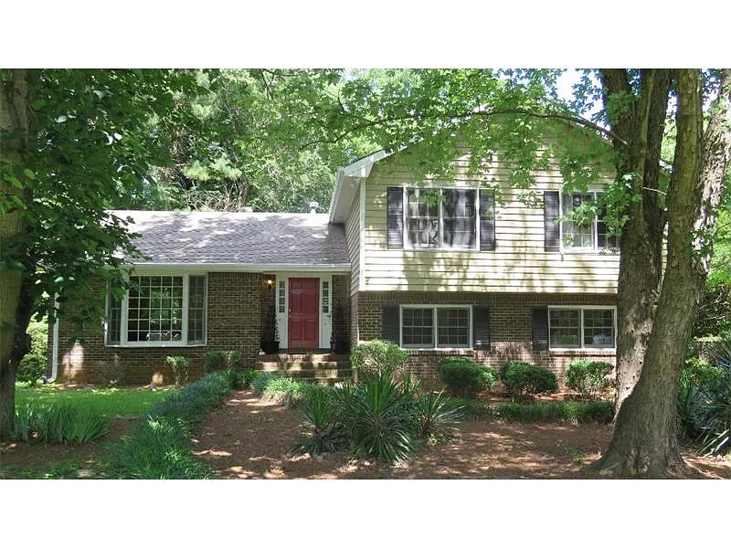 644 Holt Rd NE photo 1