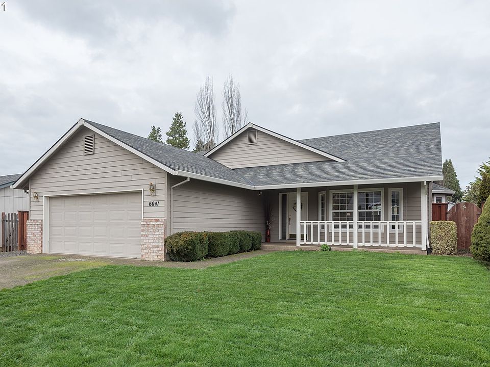 Front Exterior w/ large driveway