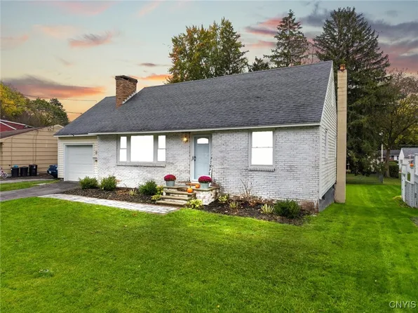 55 1st St, Camillus, NY 13031