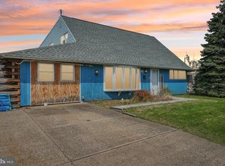 131 Harmony Rd, Levittown, PA 19056