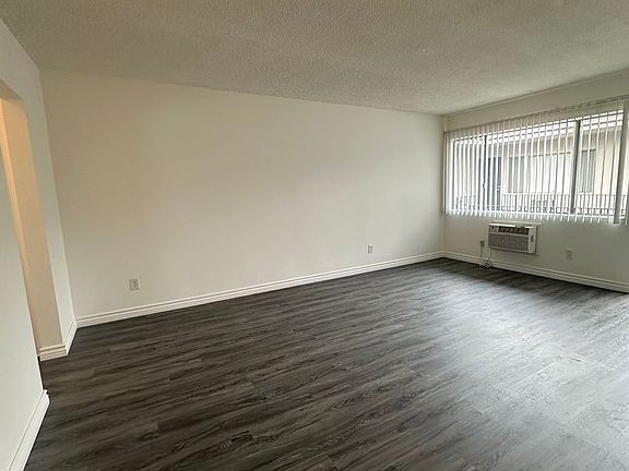 2nd image of 2665 Honolulu Ave #13