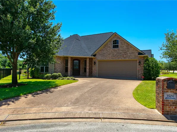 3924 Park Meadow Ln, Bryan, TX 77802