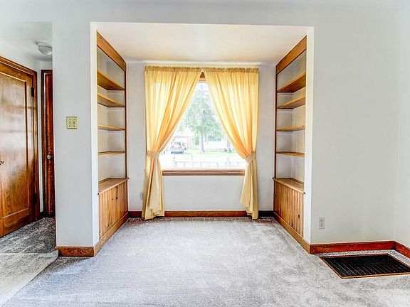5th image of 608 Cornell Dr