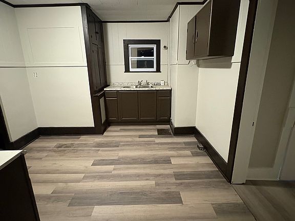 5th image of 400 Hopley Ave