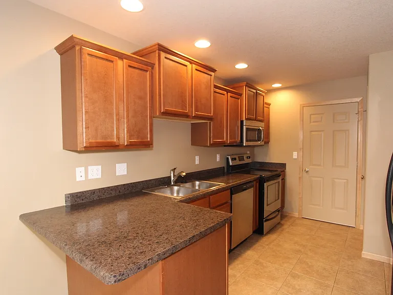 233 Woodfield Ct — Photo 3