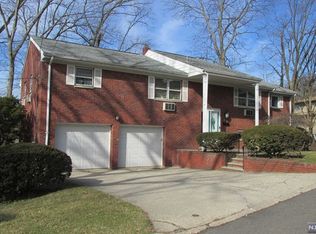 5 Ravenhill Pl, Palisades Park, NJ 07650