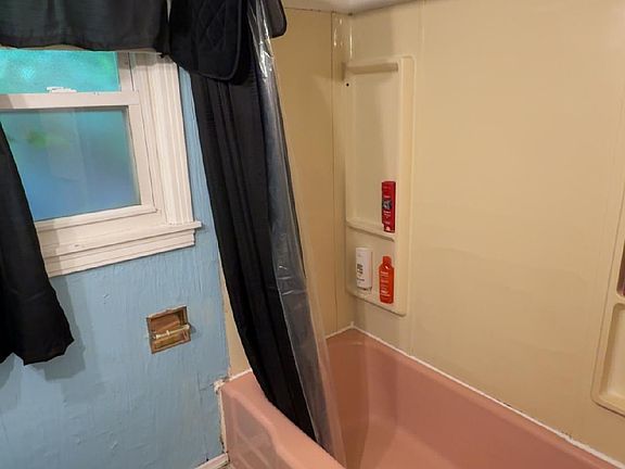 4th image of 482 Clarendon Ave