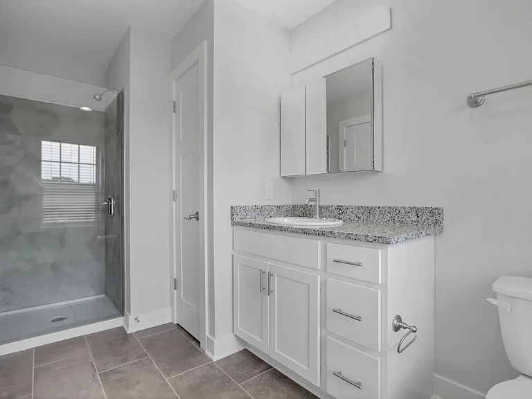280-290 S State St #1-18 — Photo 12