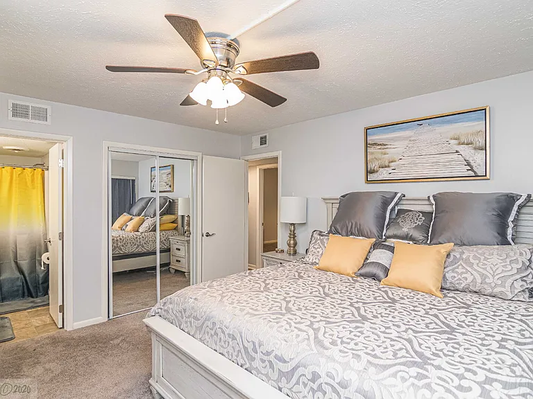101 E Lockhaven Dr #C — Photo 27