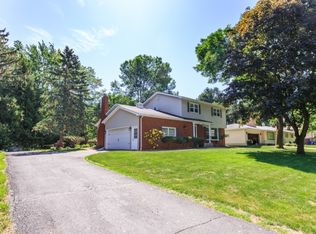 4000 Birch Knoll Dr, White Bear Township, MN 55110