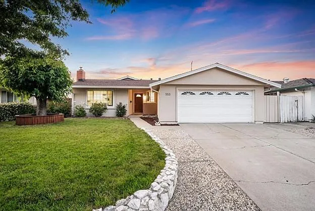 553 Shawnee Ln