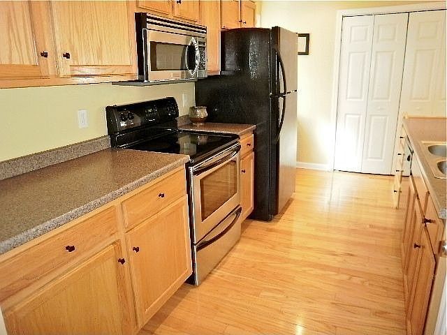 2nd image of 80 Springbrook Rd