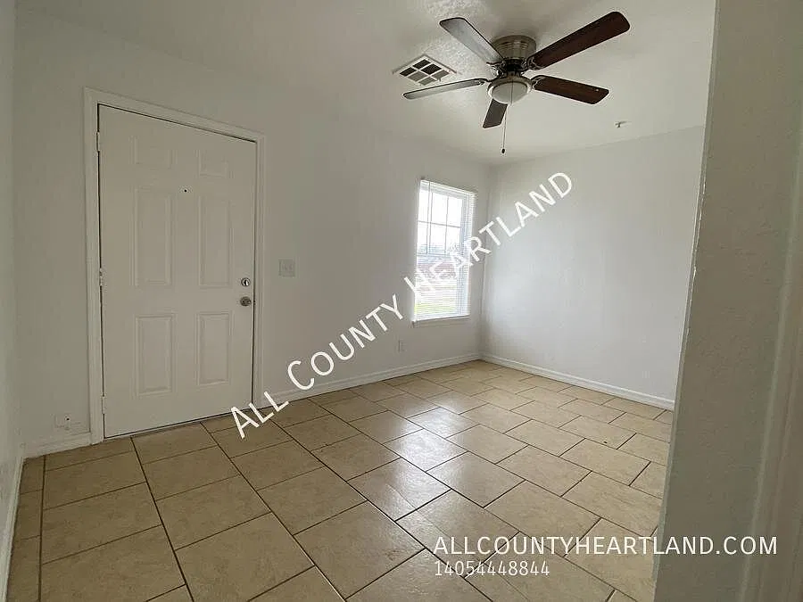944 SE 14th St — Photo 2
