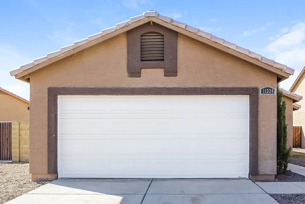 3 bed, 2.0 bath, 1221 sqft, $2,055 — Photo 1