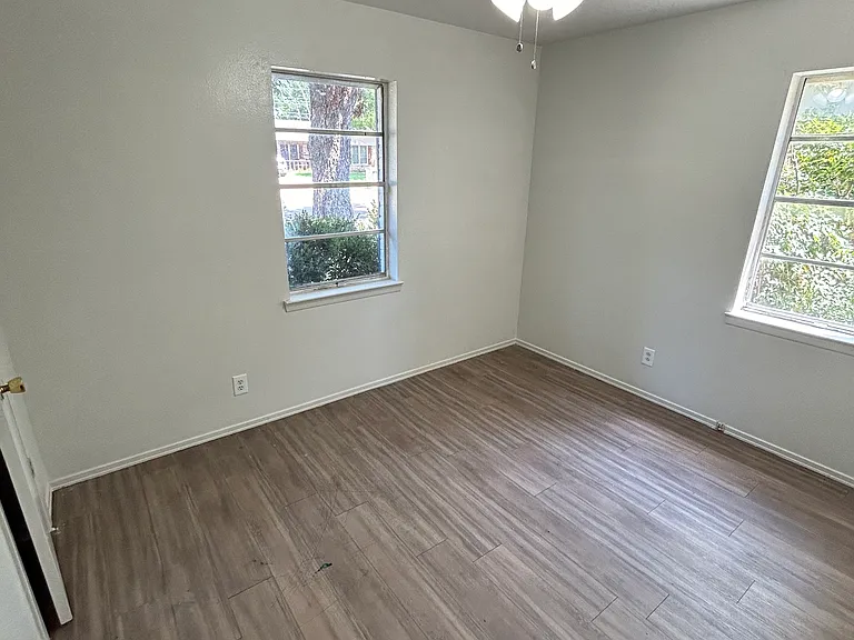 2300 Meadow Crst — Photo 9